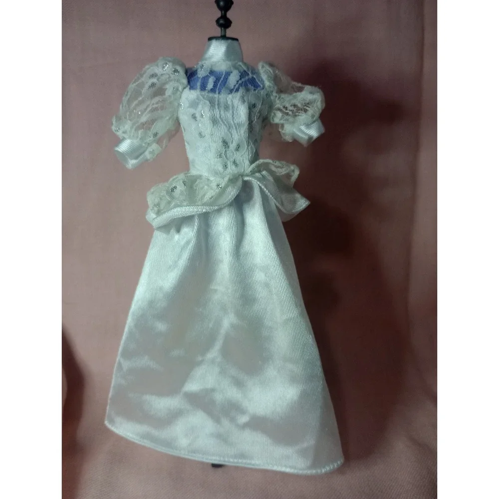 Vintage 1992 Genuine Barbie‎ Bridal Collection #867 White Wedding Dress Gown